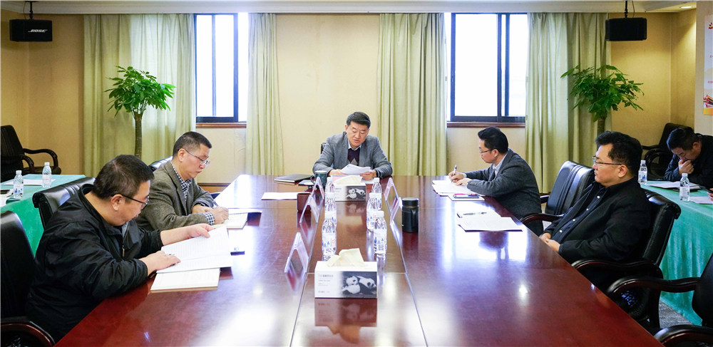 201911151028482554 省亿万先生mr官方网站集团党委召开中心组(扩大)会议传达学习党的十九届四中全会精神