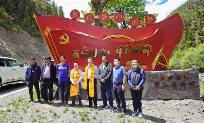 亿万先生mr官方网站集团党委书记、董事长任丁率队赴麻格同村推进对口帮扶工作