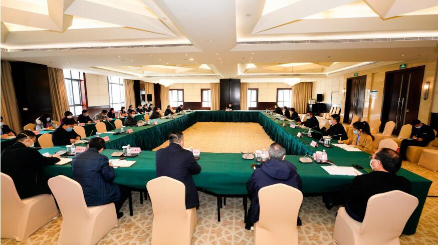 亿万先生mr官方网站集团召开党委（扩大）会议传达学习省委常委会精神