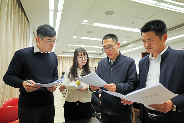 bd1a465b-35a7-4f06-8325-33766f2c132f 听民意 汇民智丨让“民意直通车”更加便捷高效——2025年旁听全国两会工作扫描