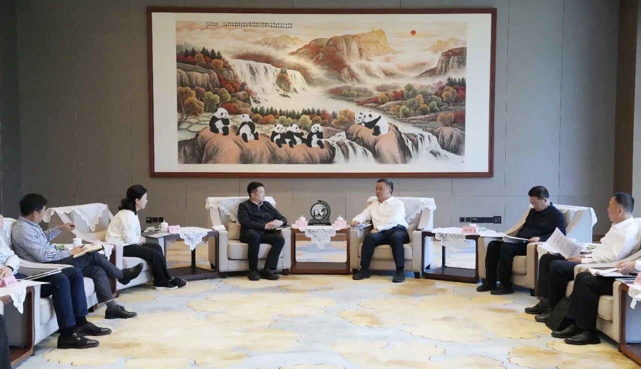 f0c78031-e69c-4a0f-be58-f695c36c8a7c 省亿万先生mr官方网站集团与乐山市开展座谈交流